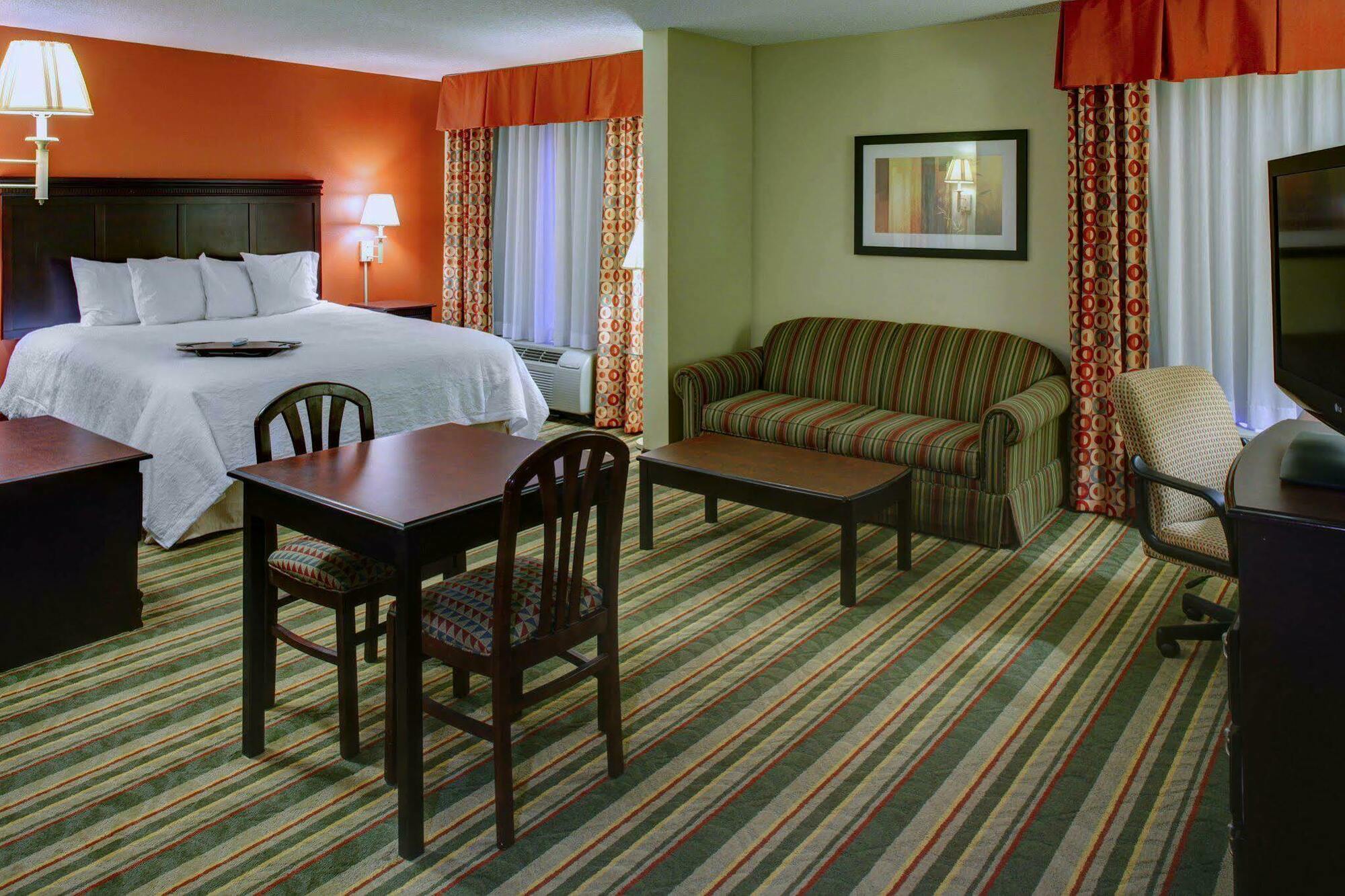 Hampton Inn Richmond-Меканиксвил Екстериор снимка